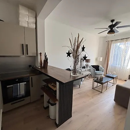 Luxury, Newly Renovated, 2-room Apartment, Banana Apartment