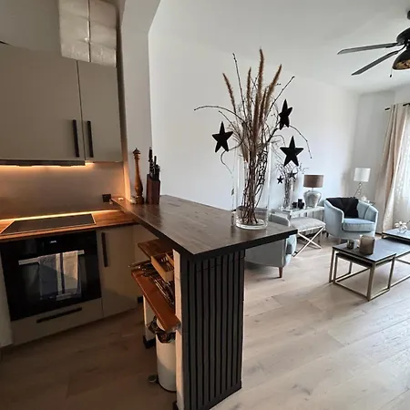 Luxury, Newly Renovated, 2-room Apartment, Banana Apartment