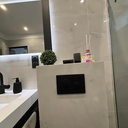 Luxury, Newly Renovated, 2-room Apartment, Banana *