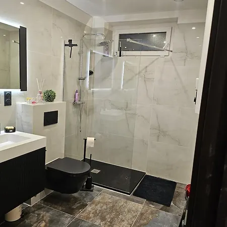 Luxury, Newly Renovated, 2-room Apartment, Banana